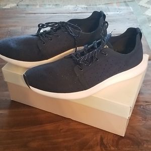 Steve Madden Navy Friar Sport Sneaker Size 8